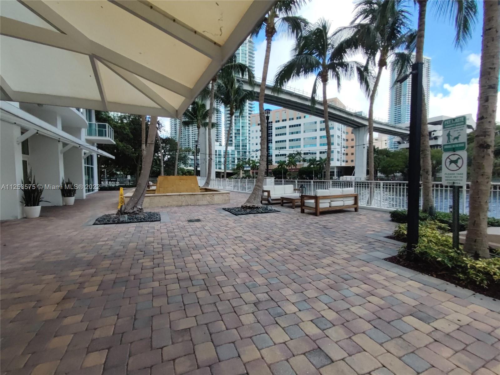 31 SE 5th St Unit: 3006