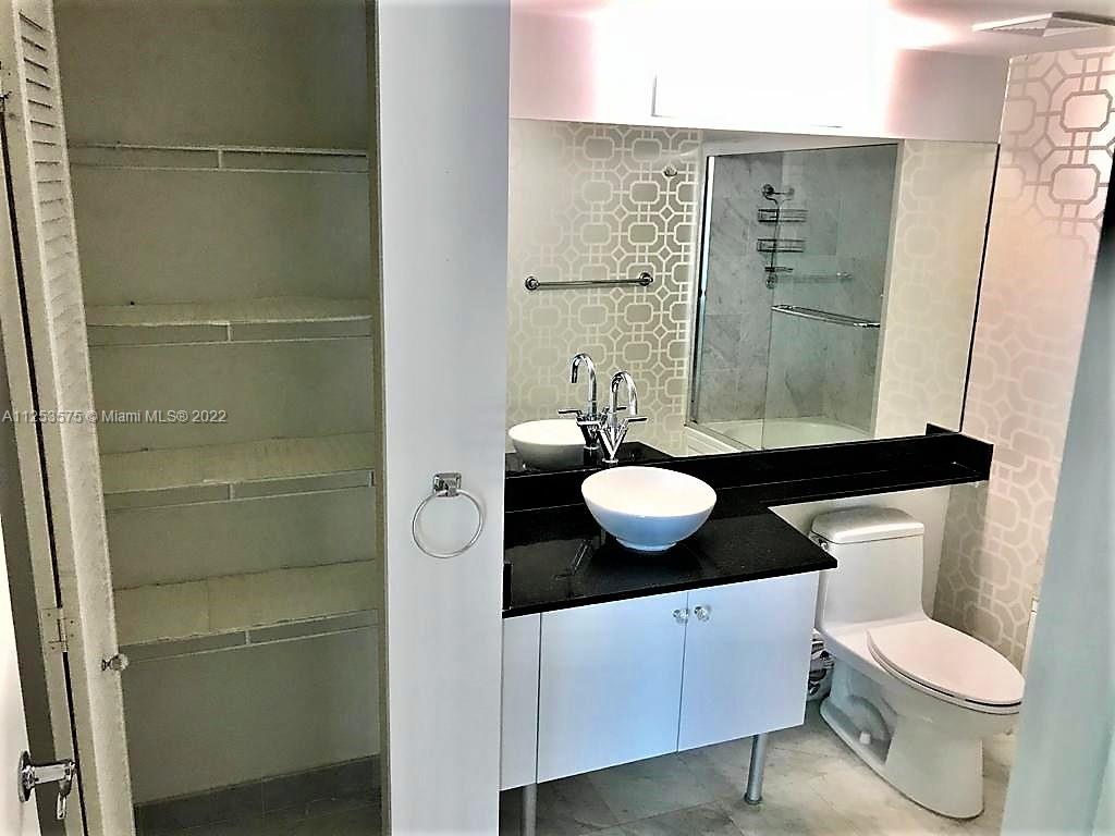 31 SE 5th St Unit: 3006