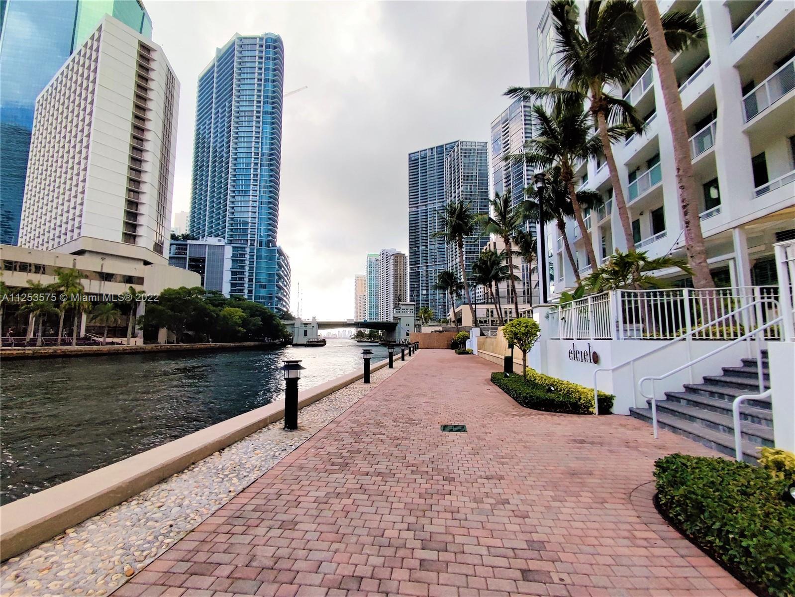 31 SE 5th St Unit: 3006