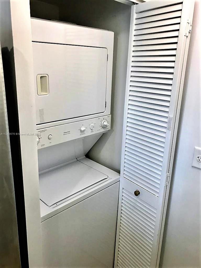 31 SE 5th St Unit: 3006