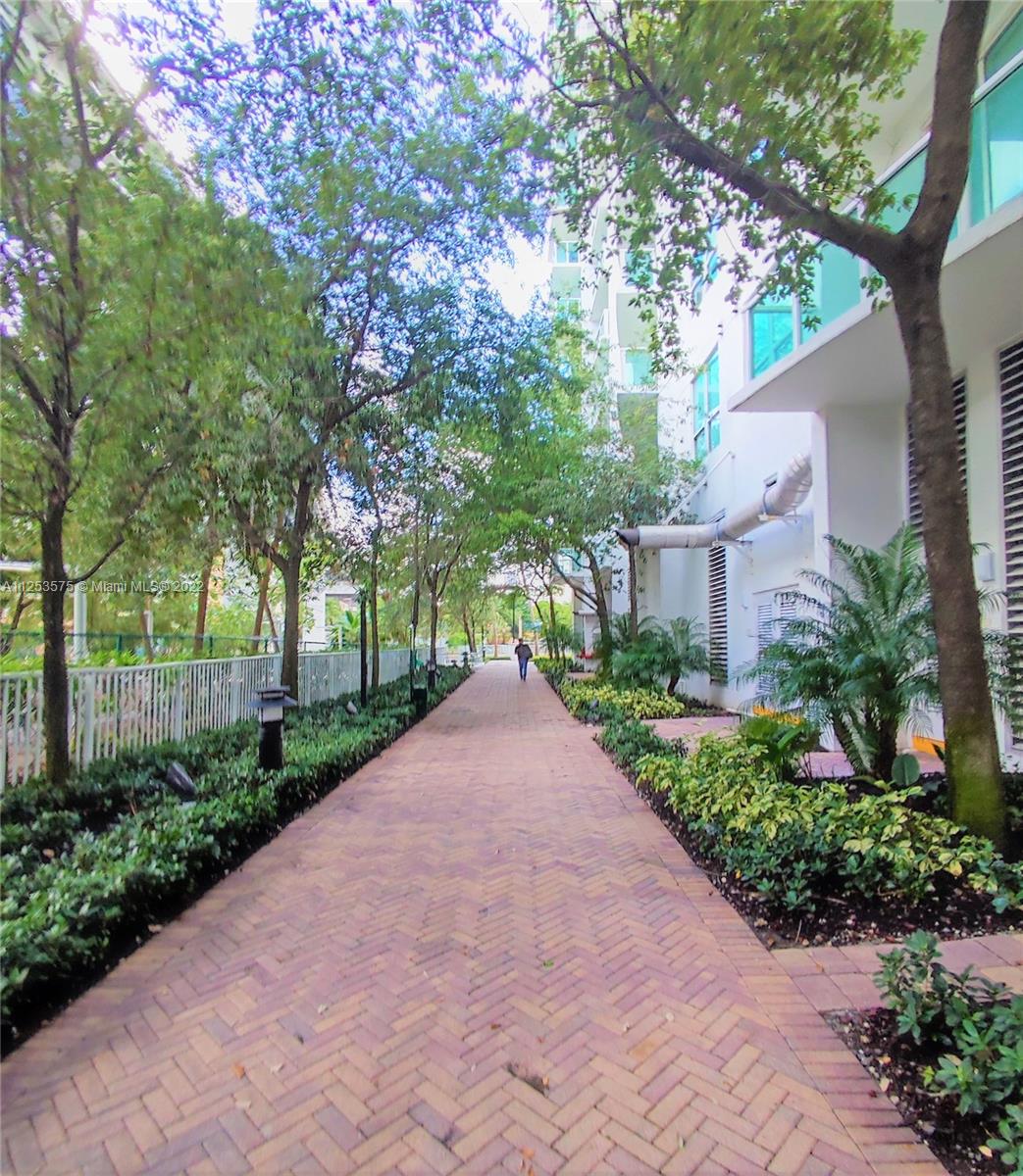 31 SE 5th St Unit: 3006