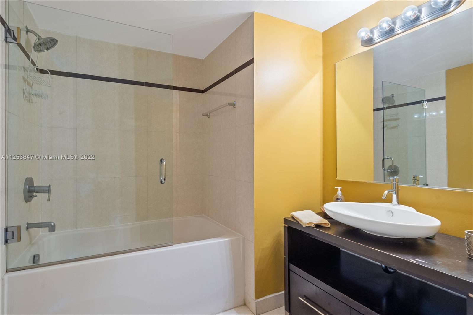 480 NE 30th St Unit: 2003