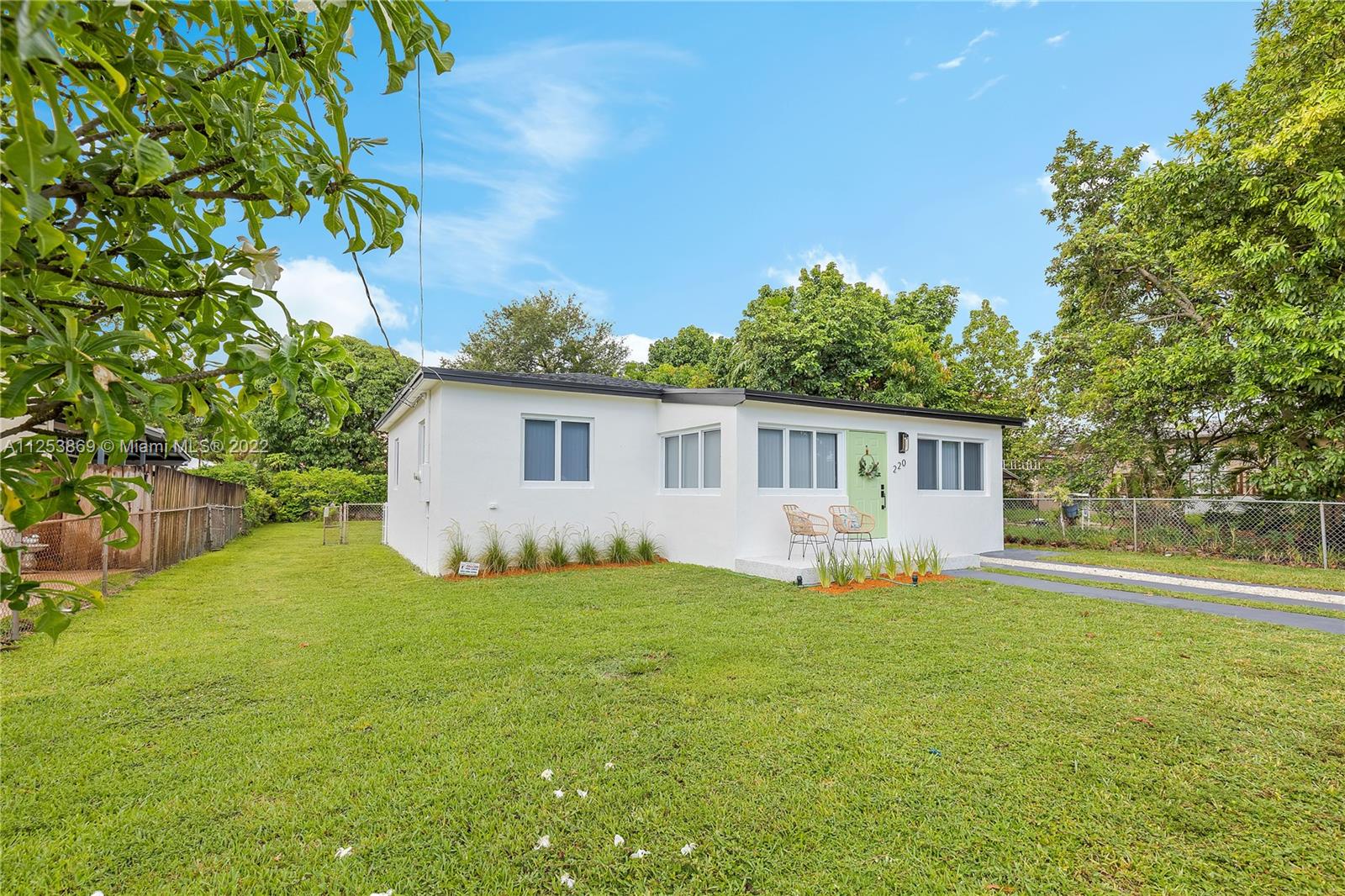220 SW 64th Ct