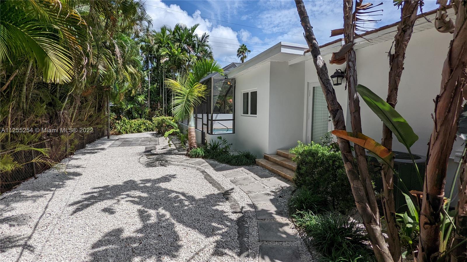 615 San Esteban Ave