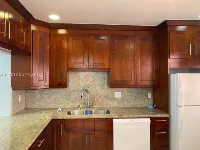 215 SE 3rd Ave Unit: 305A