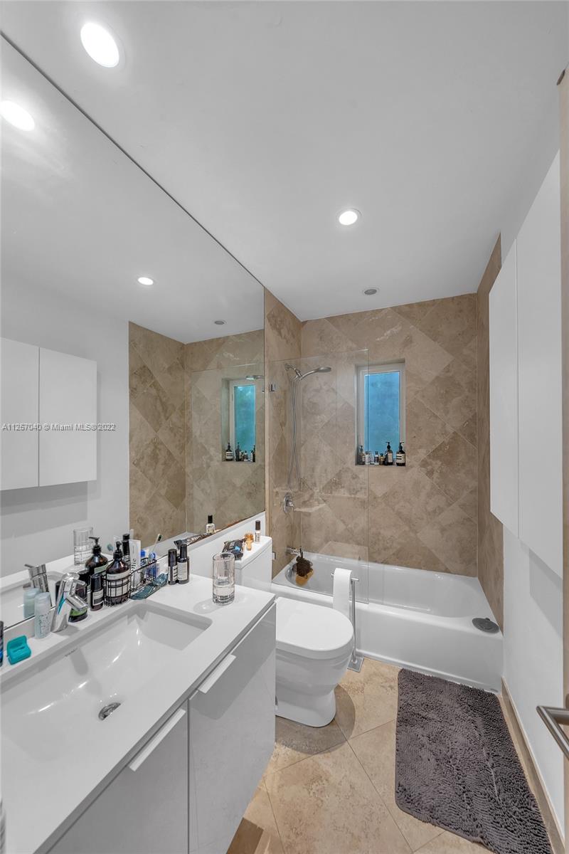 718 NE 87th St Unit: 2