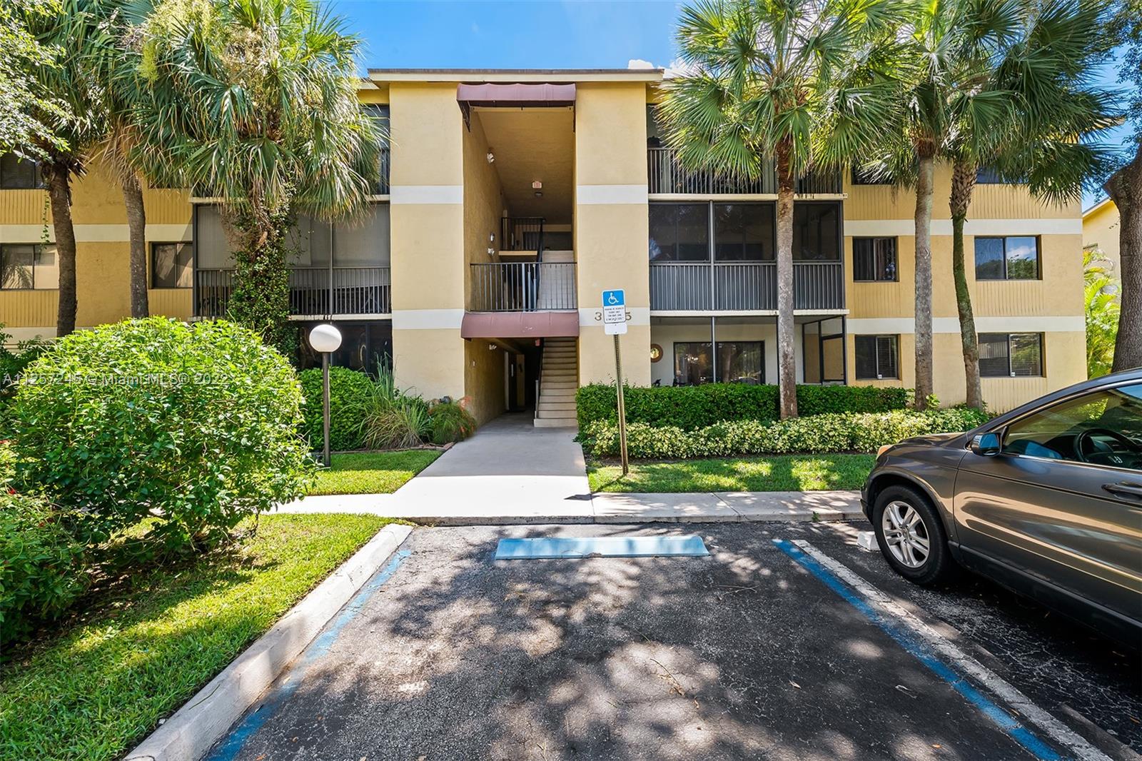 3005 N Oakland Forest Dr Unit: 102