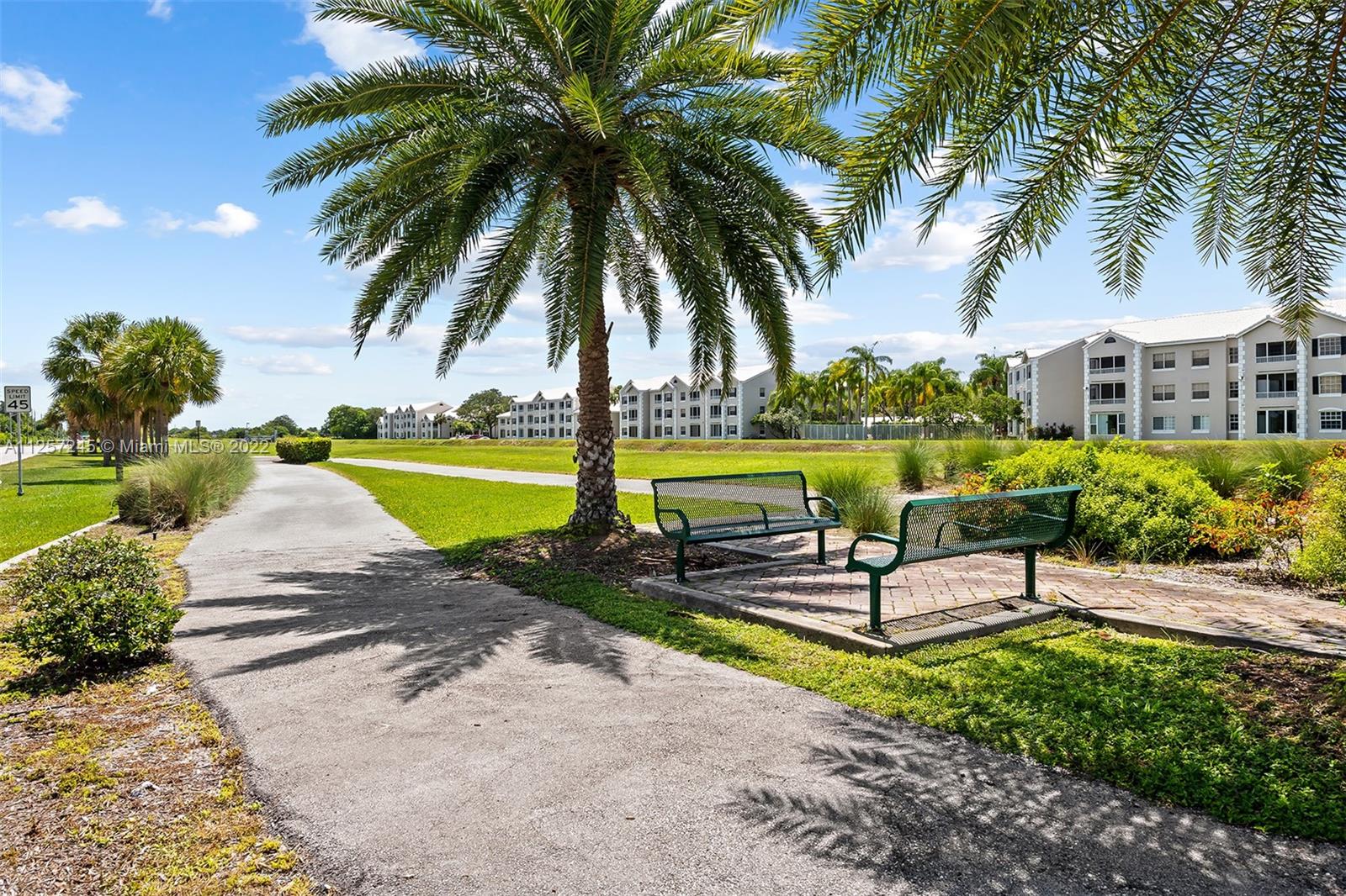 3005 N Oakland Forest Dr Unit: 102