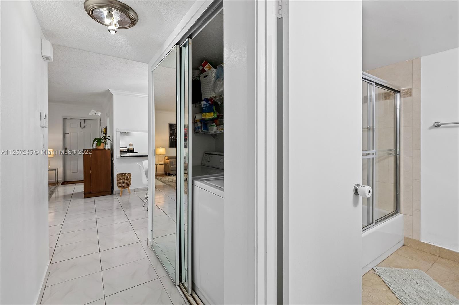 3005 N Oakland Forest Dr Unit: 102