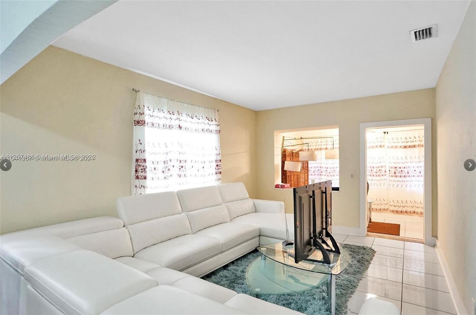 1868 nw 64th st Miami