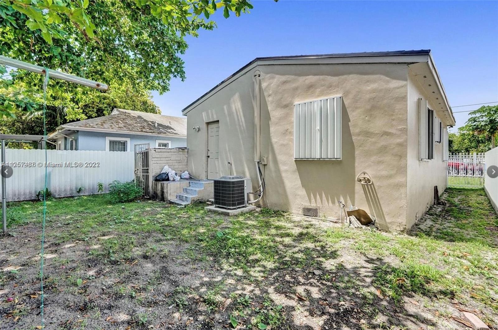 1868 nw 64th st Miami