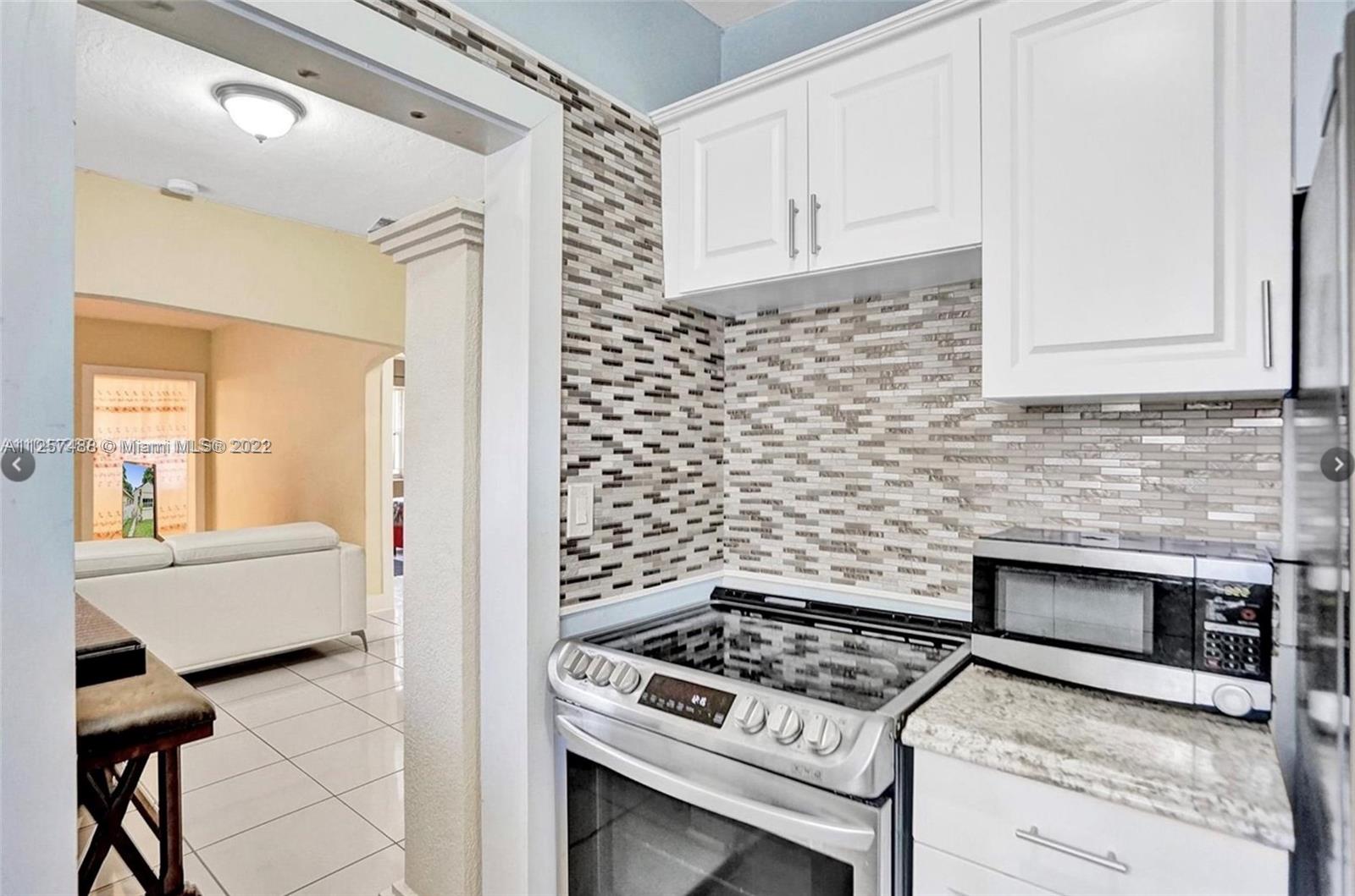 1868 nw 64th st Miami