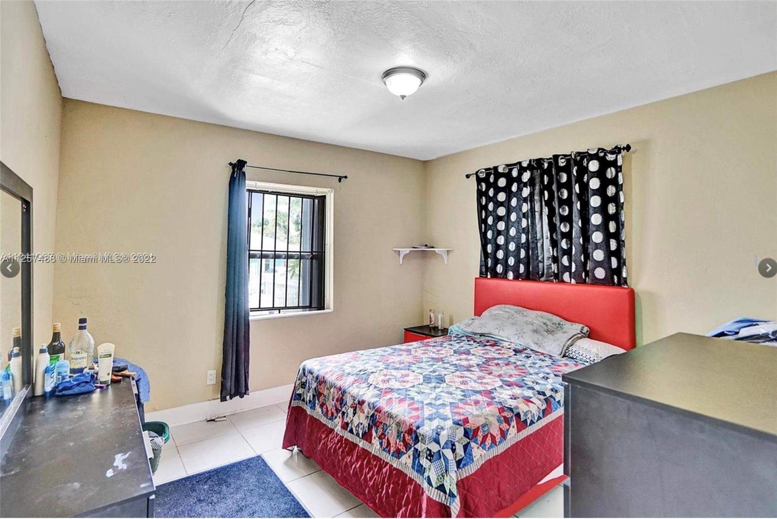 1868 nw 64th st Miami