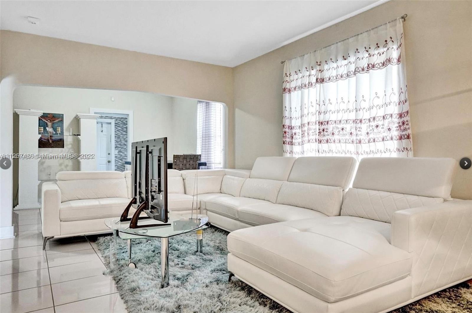 1868 nw 64th st Miami