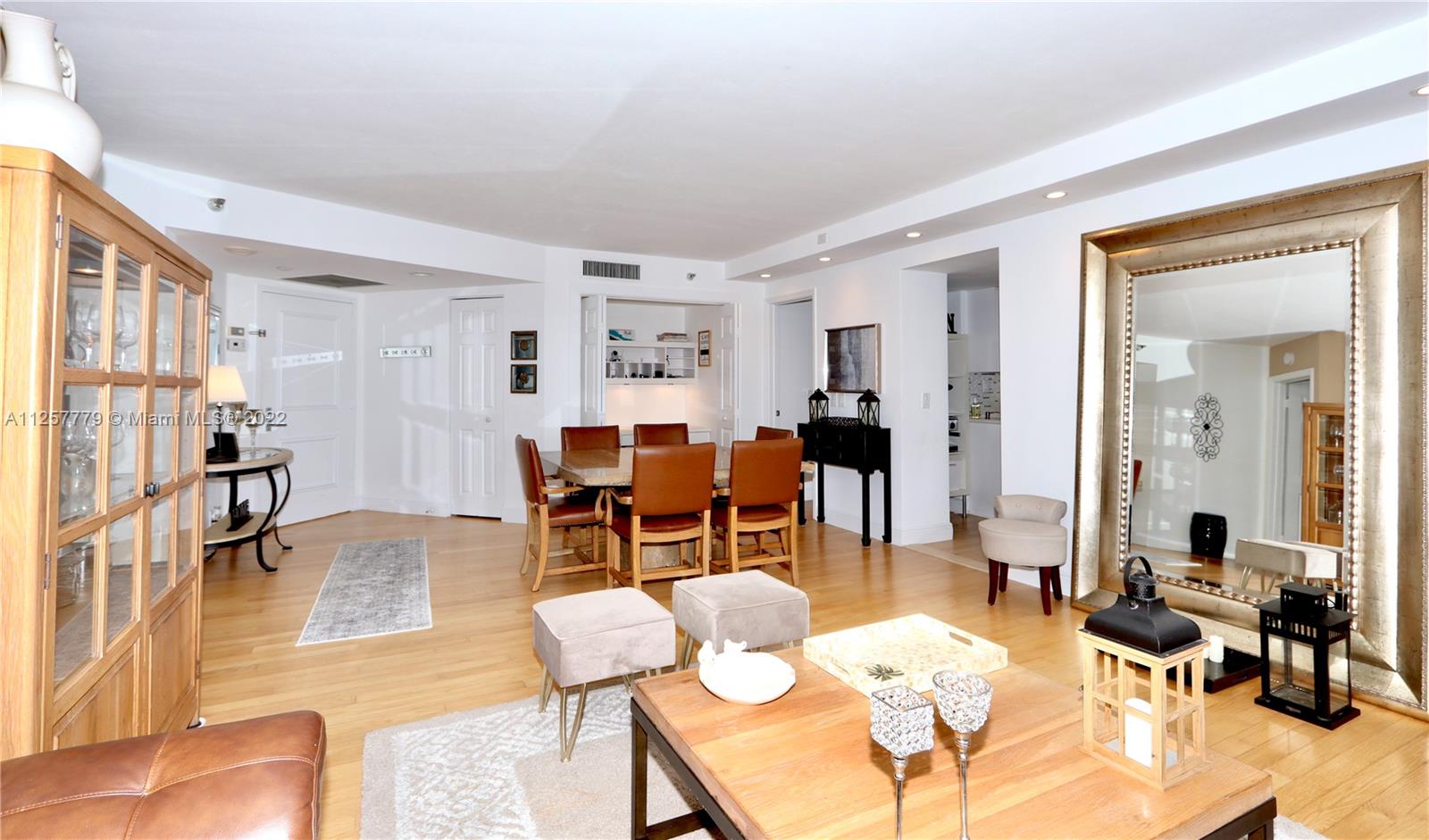 3500 Mystic Pointe Dr Unit: 1606