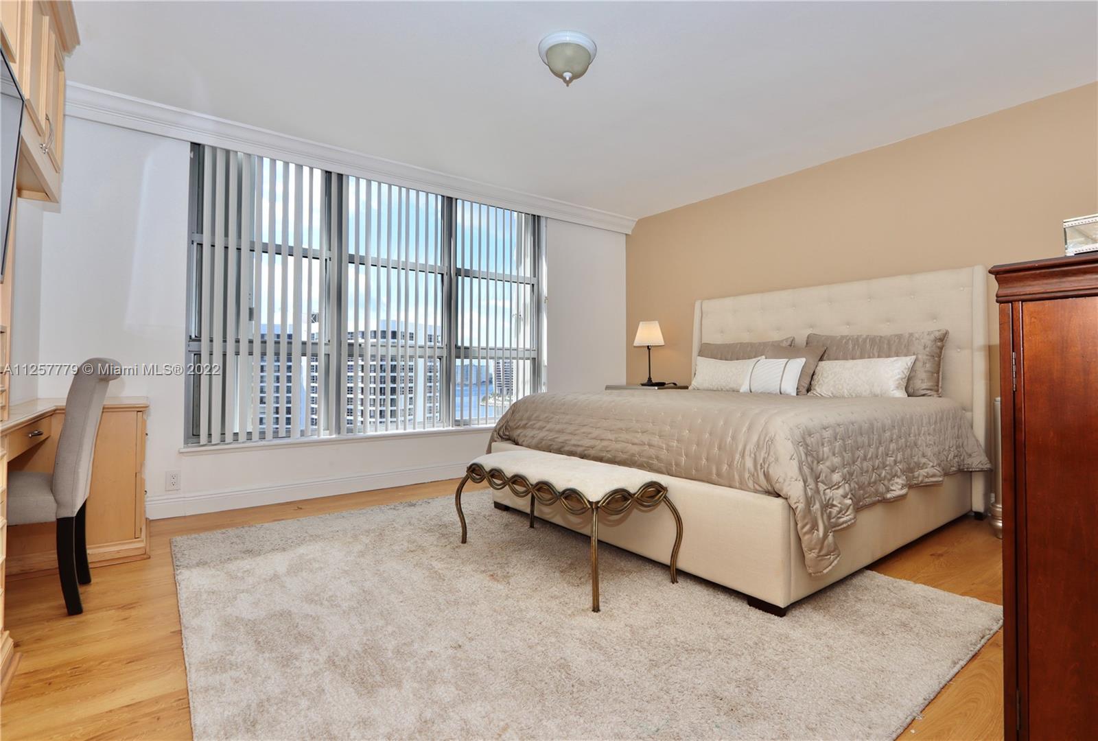 3500 Mystic Pointe Dr Unit: 1606