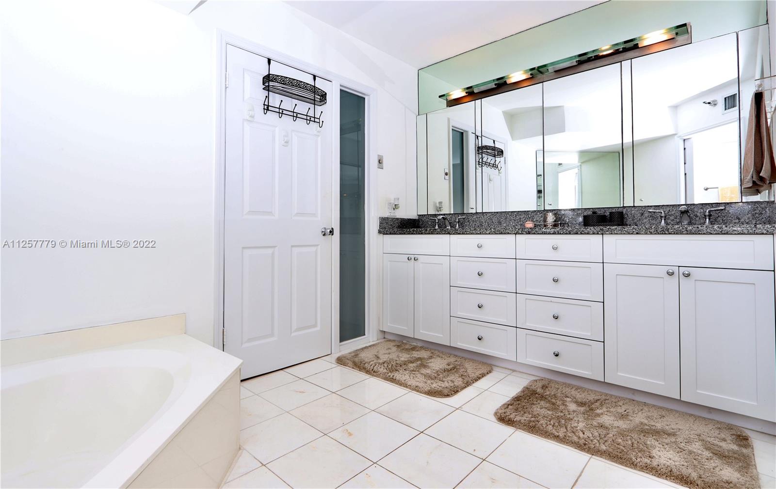 3500 Mystic Pointe Dr Unit: 1606