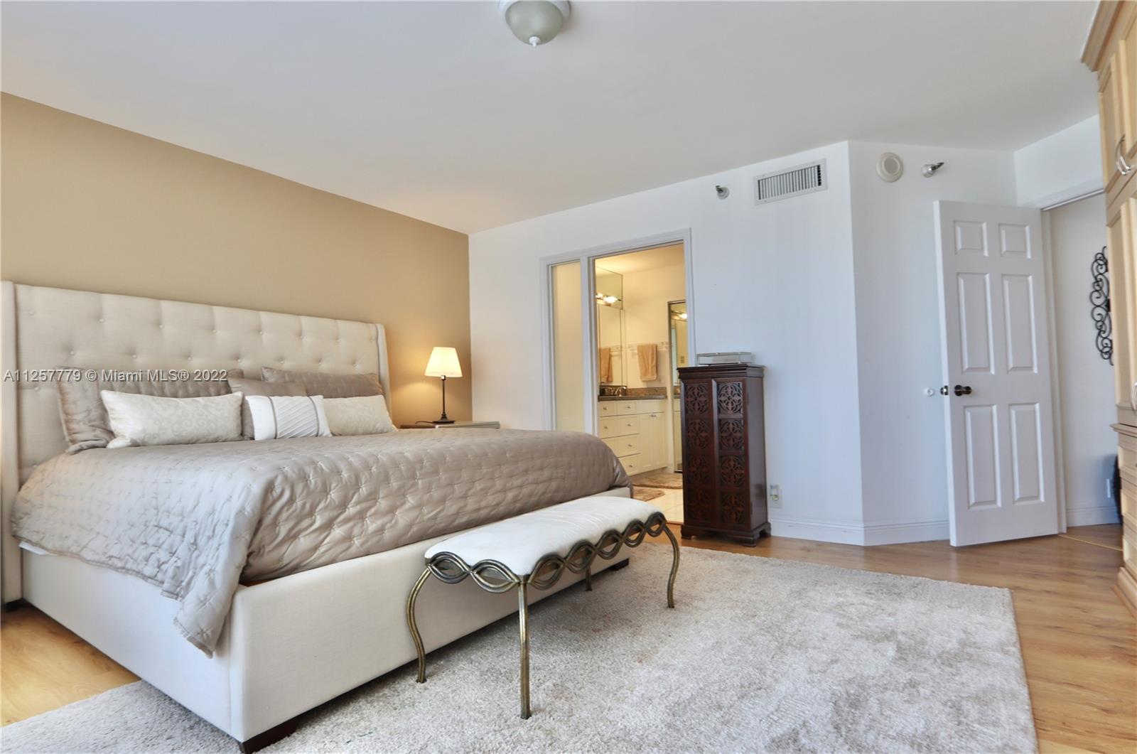 3500 Mystic Pointe Dr Unit: 1606