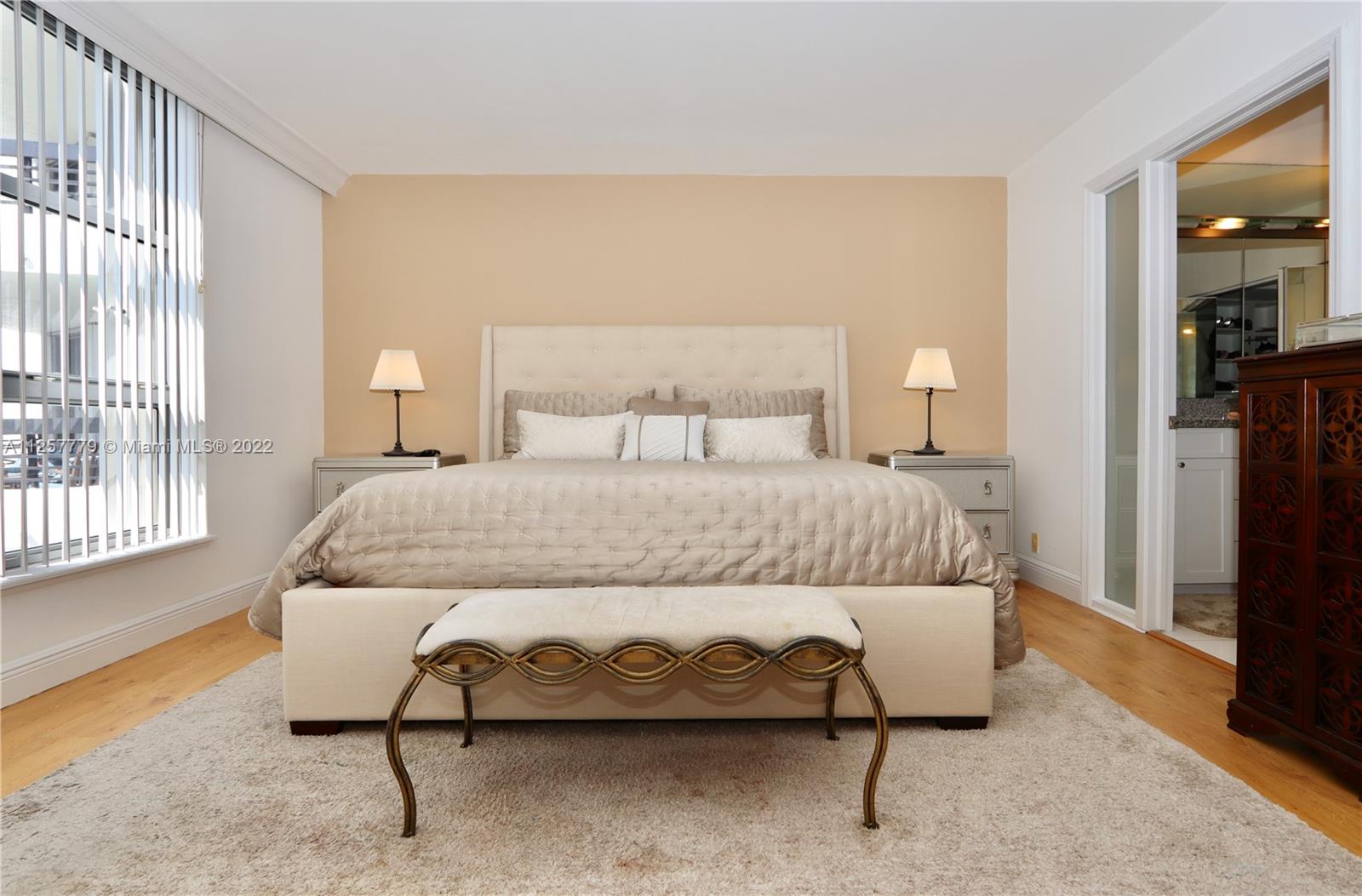 3500 Mystic Pointe Dr Unit: 1606