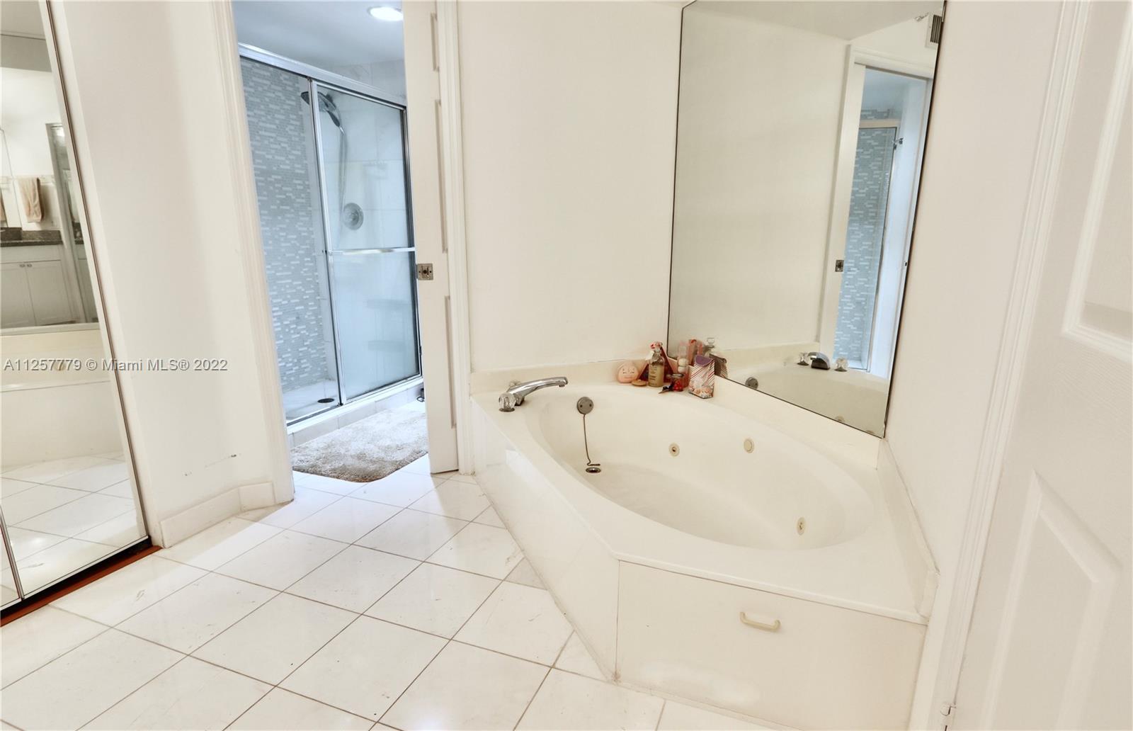 3500 Mystic Pointe Dr Unit: 1606