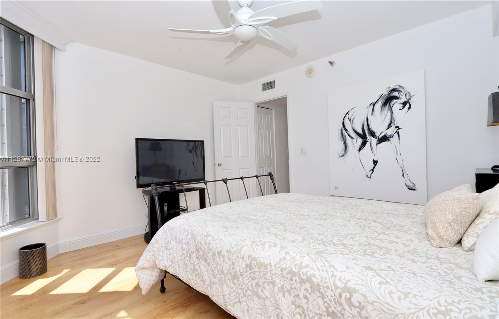 3500 Mystic Pointe Dr Unit: 1606
