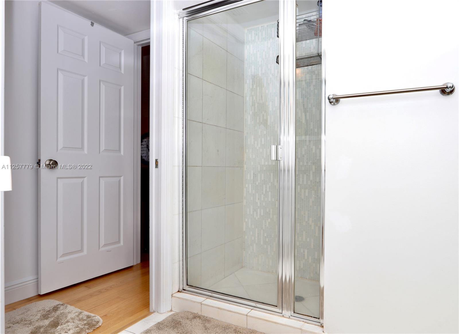 3500 Mystic Pointe Dr Unit: 1606