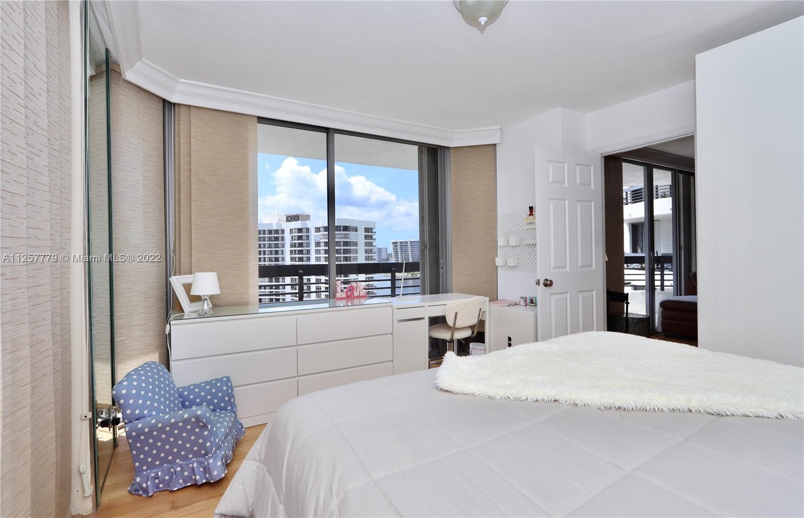 3500 Mystic Pointe Dr Unit: 1606