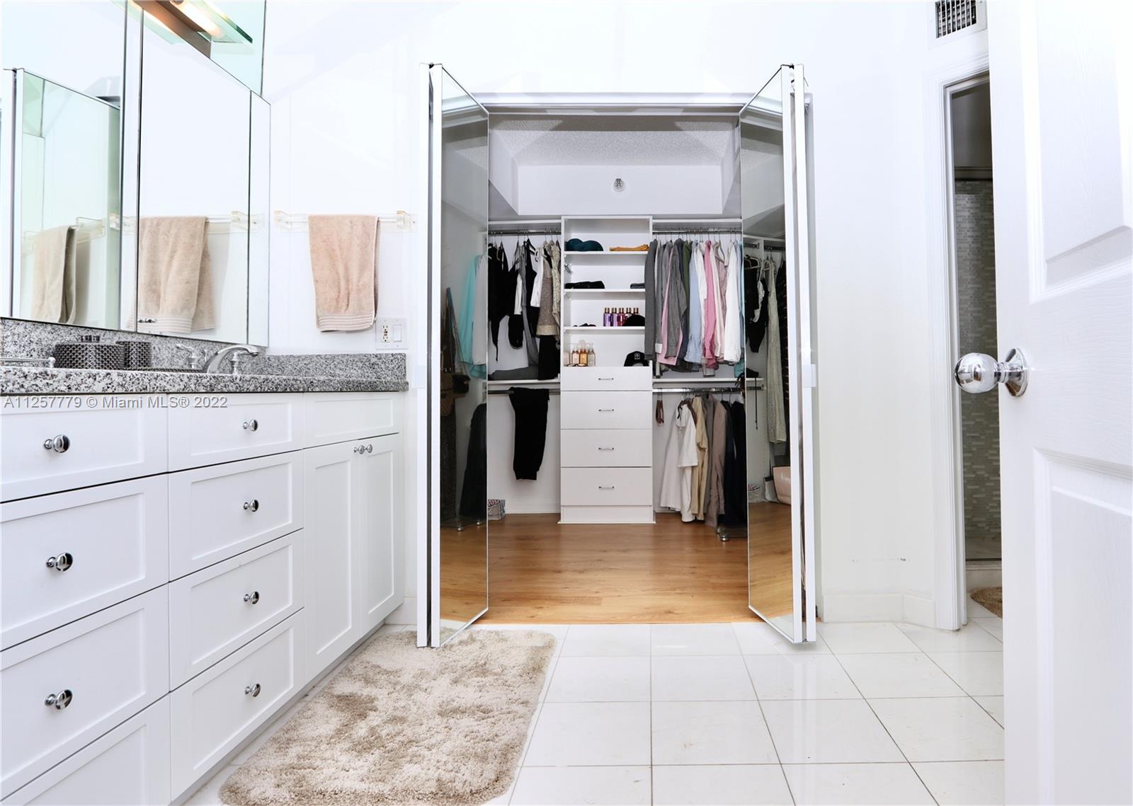 3500 Mystic Pointe Dr Unit: 1606