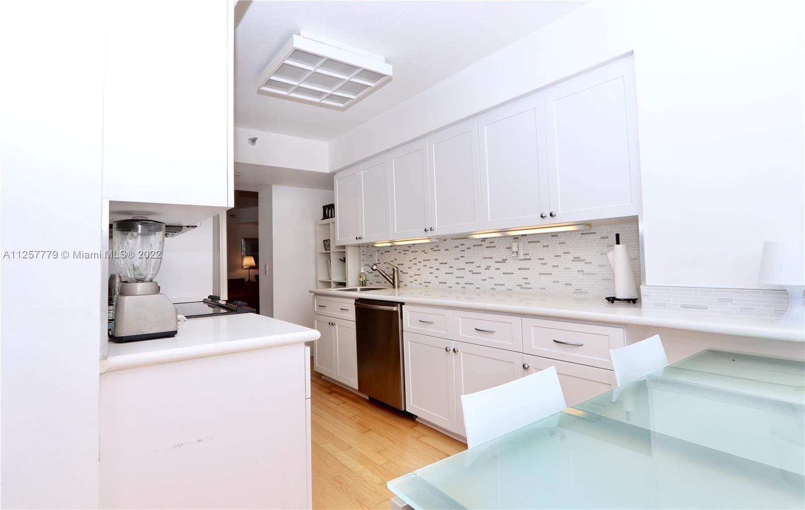 3500 Mystic Pointe Dr Unit: 1606