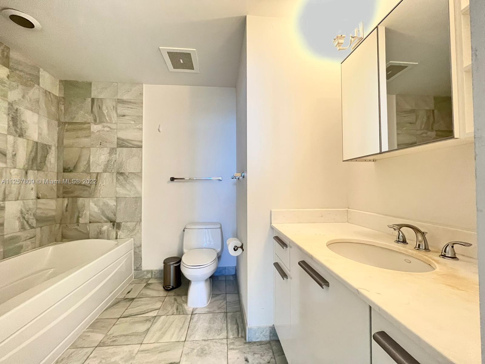1060 Brickell Ave Unit: 2005