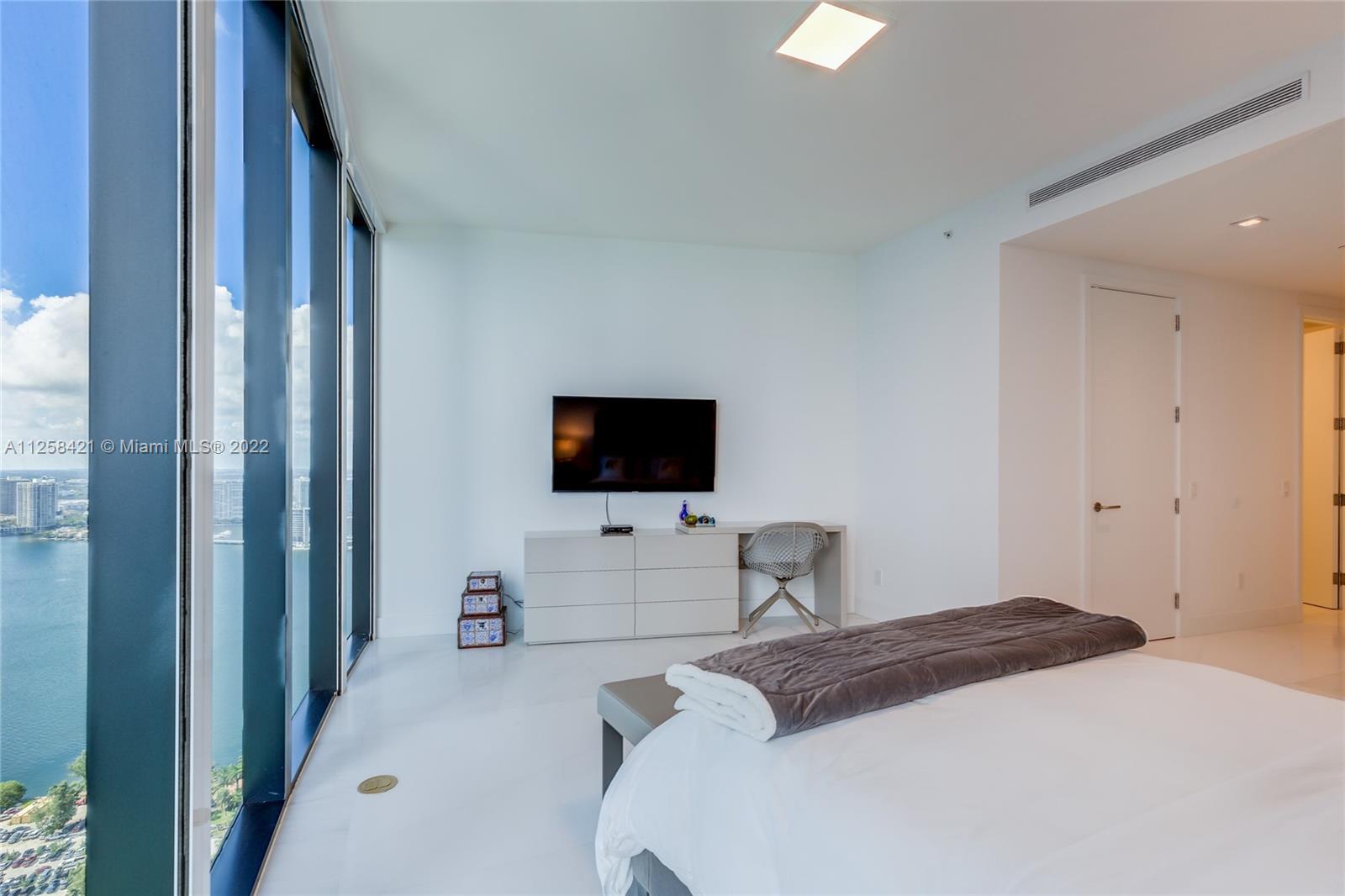 18555 Collins Ave Unit: 3901