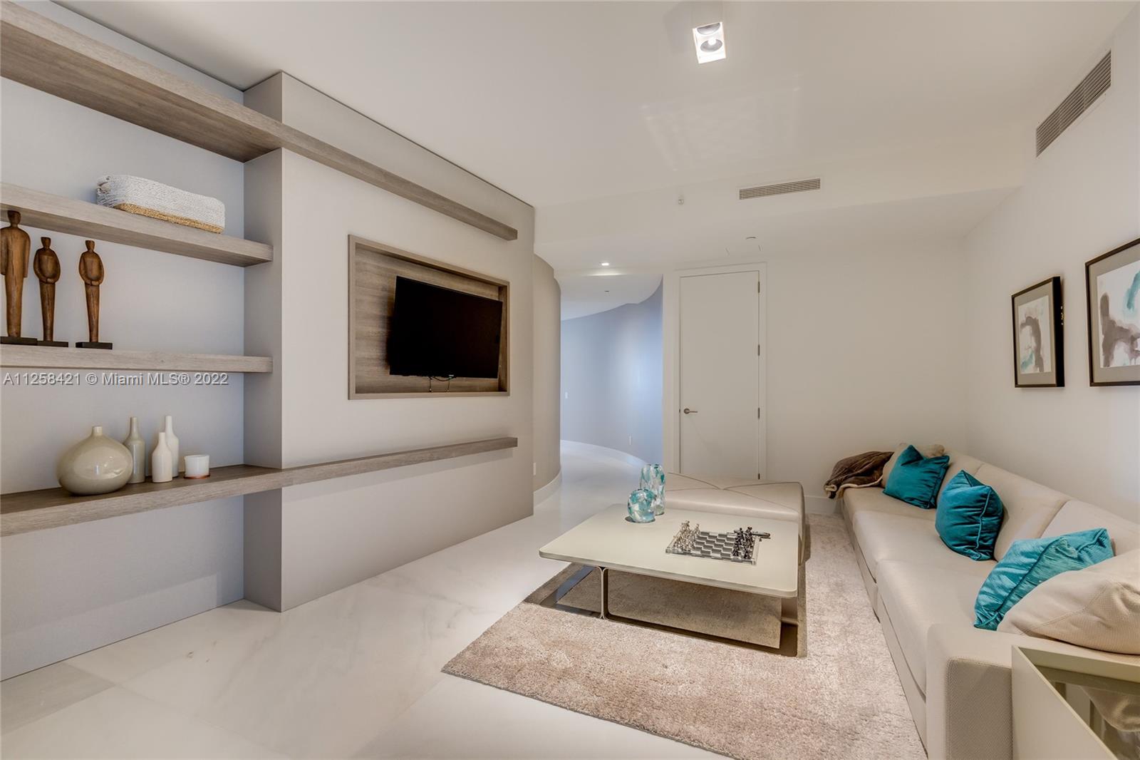 18555 Collins Ave Unit: 3901
