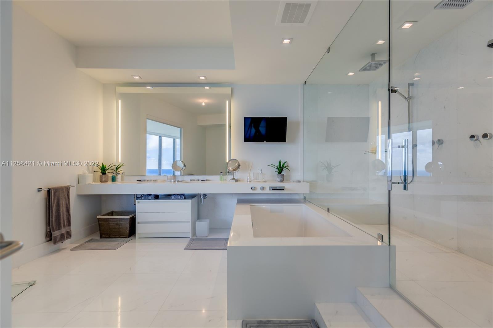 18555 Collins Ave Unit: 3901