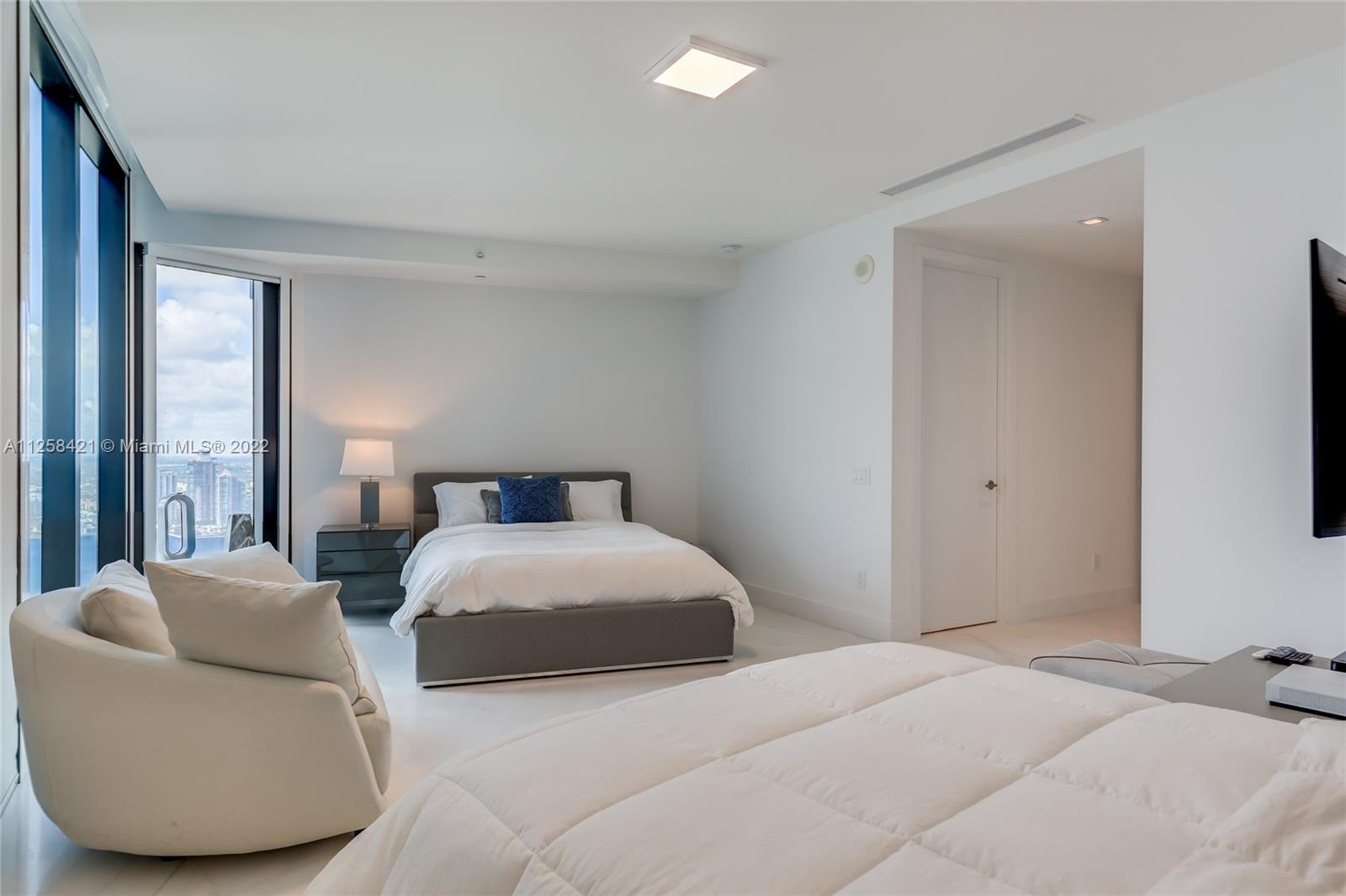 18555 Collins Ave Unit: 3901