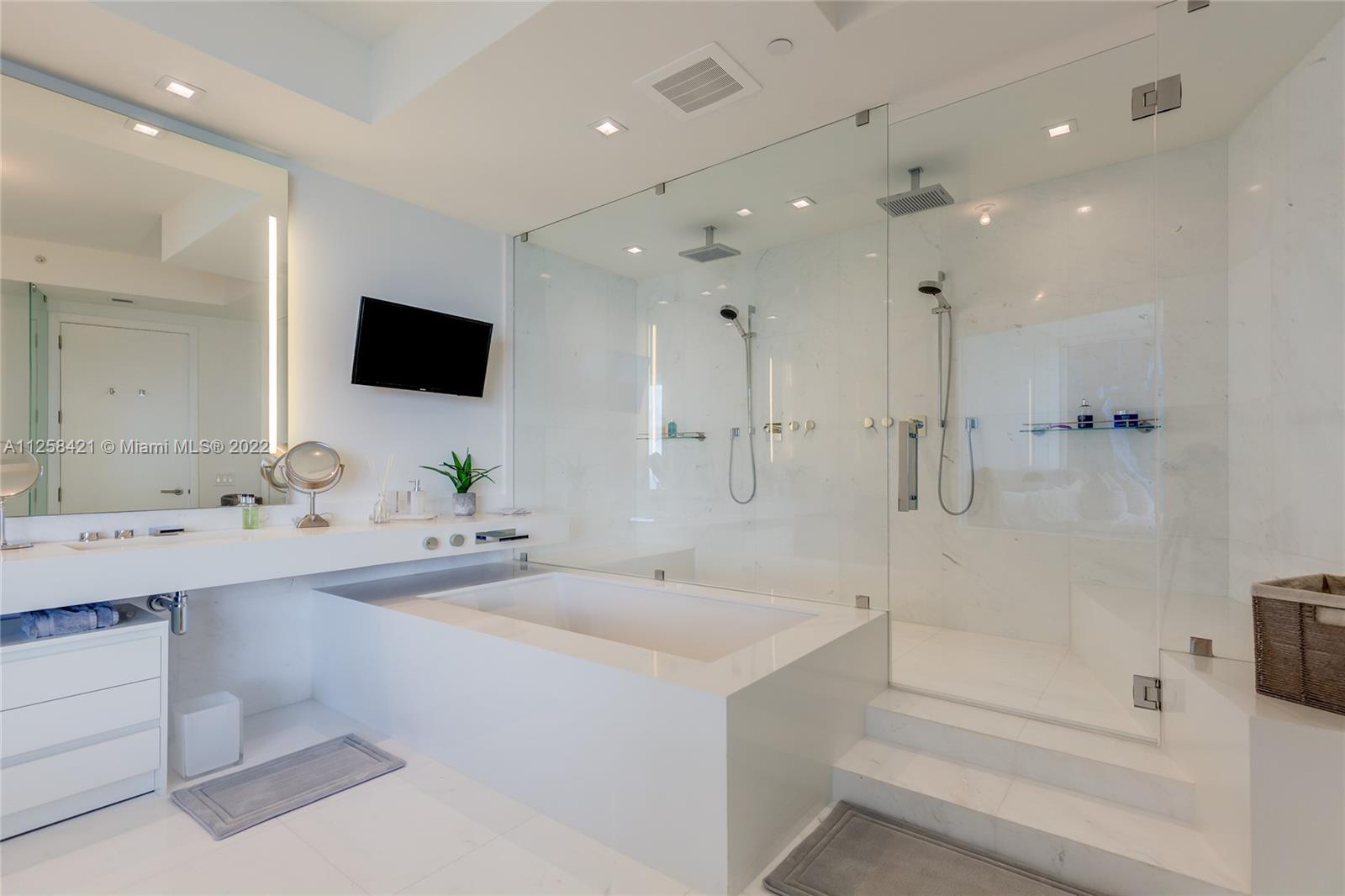 18555 Collins Ave Unit: 3901