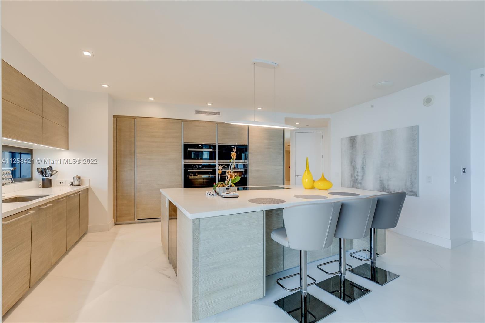 18555 Collins Ave Unit: 3901