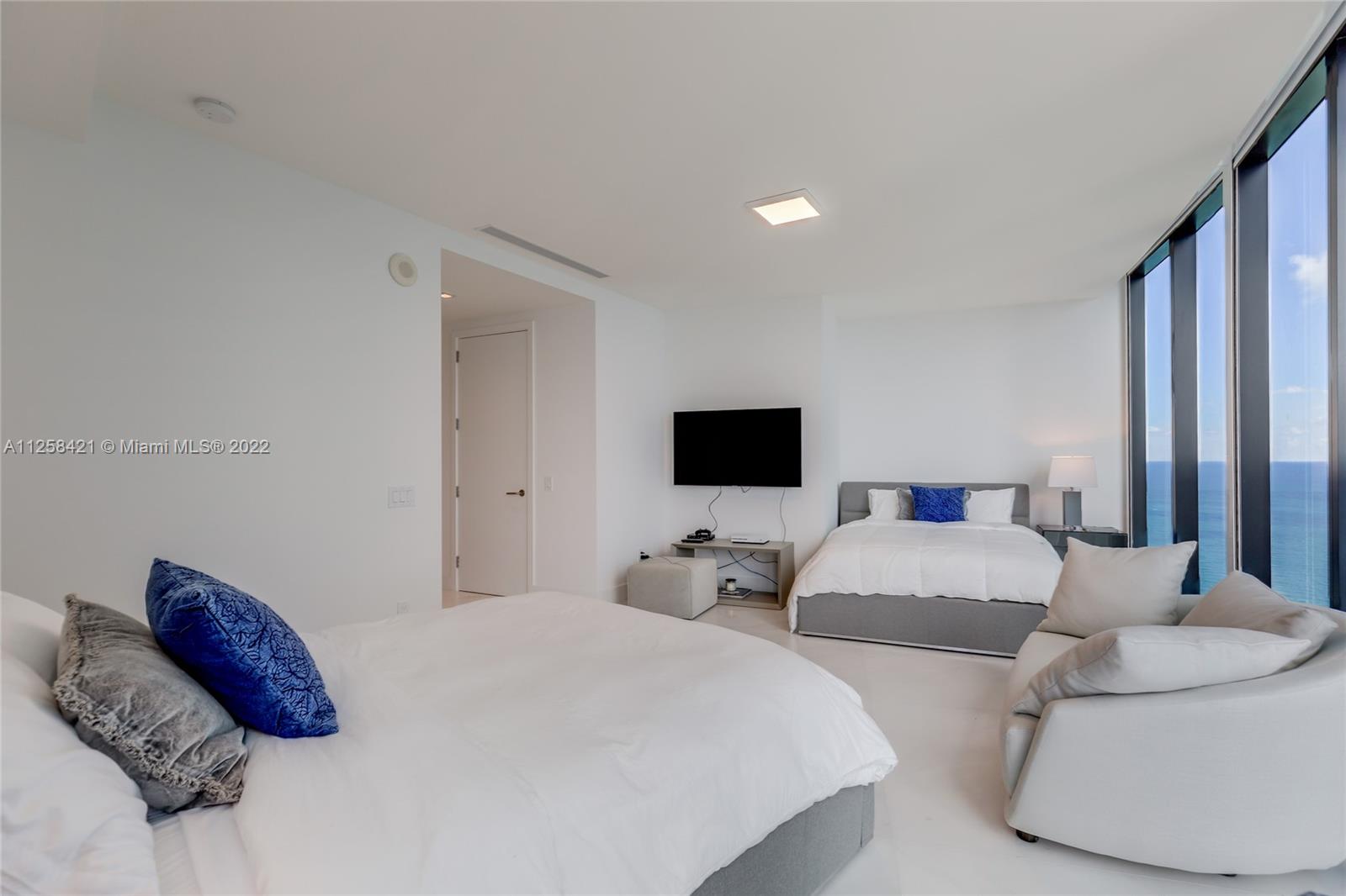18555 Collins Ave Unit: 3901