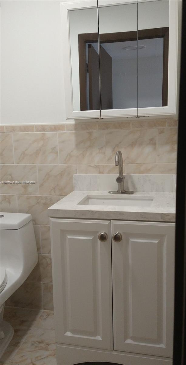 16850 S Glades Dr Unit: 8B