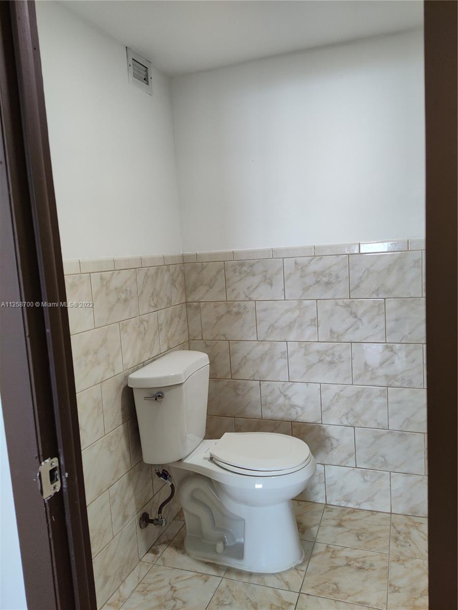 16850 S Glades Dr Unit: 8B