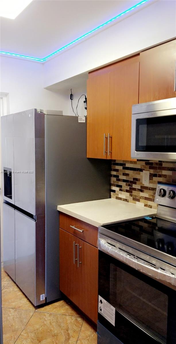 16850 S Glades Dr Unit: 8B
