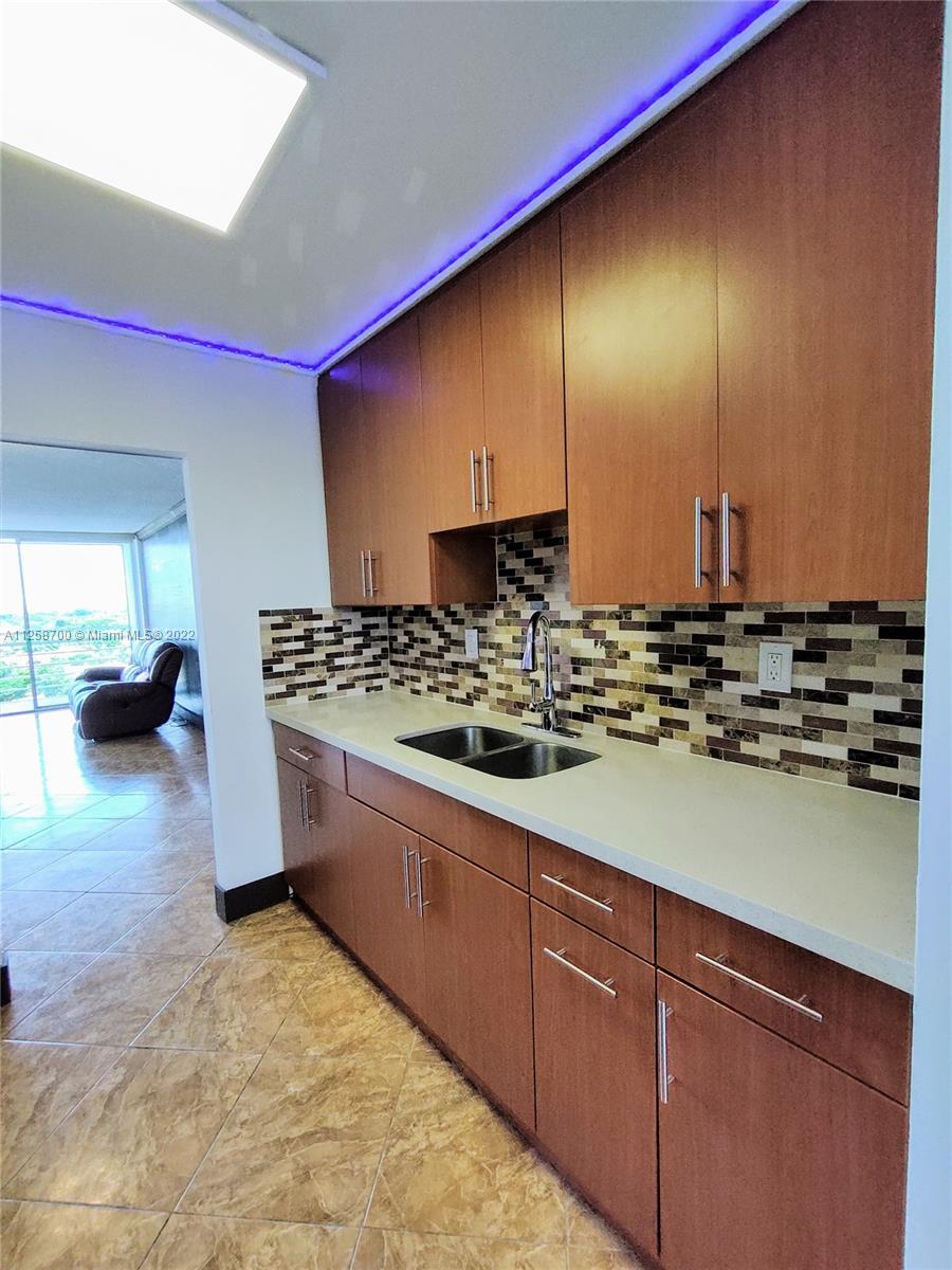16850 S Glades Dr Unit: 8B