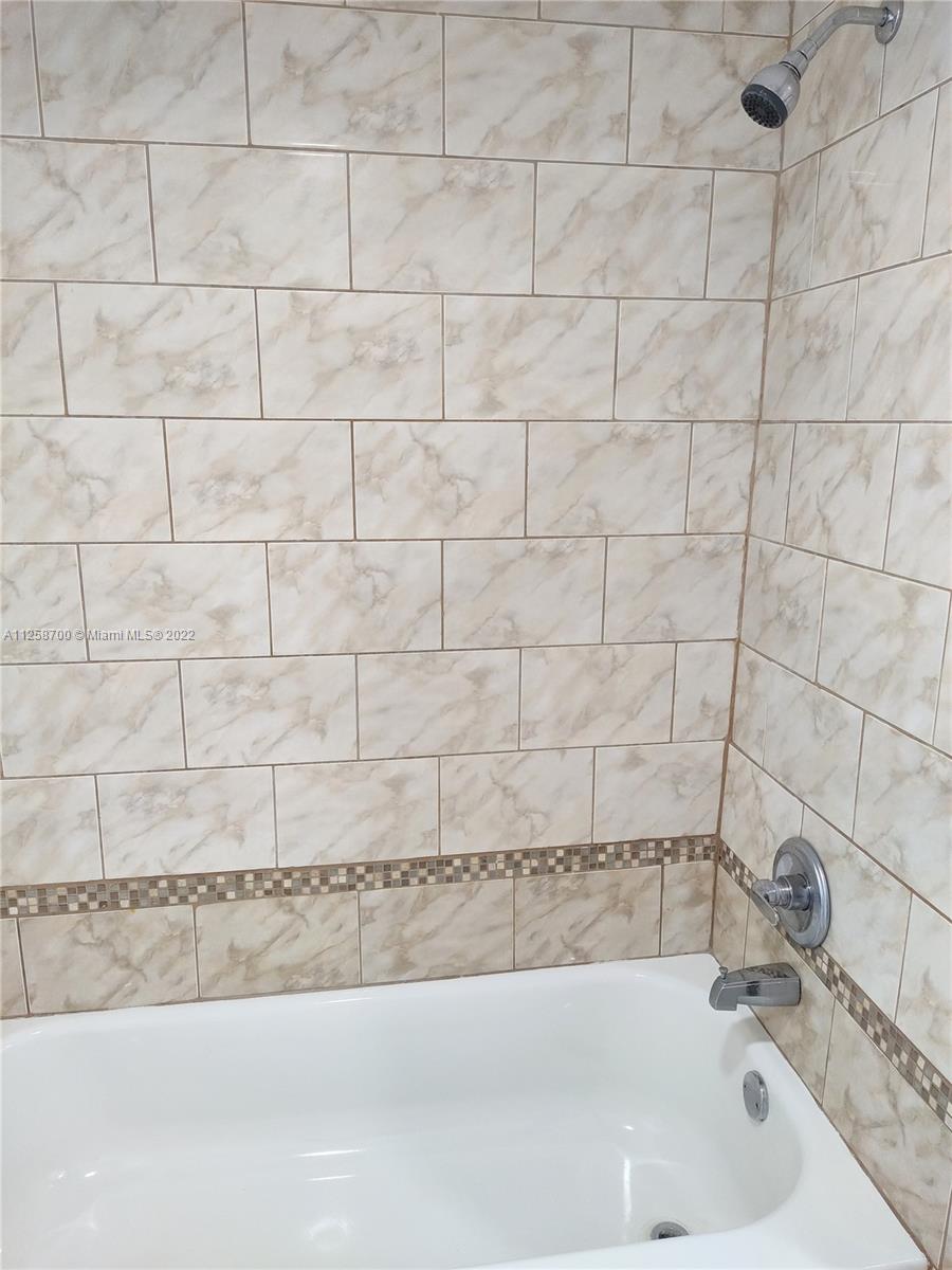 16850 S Glades Dr Unit: 8B