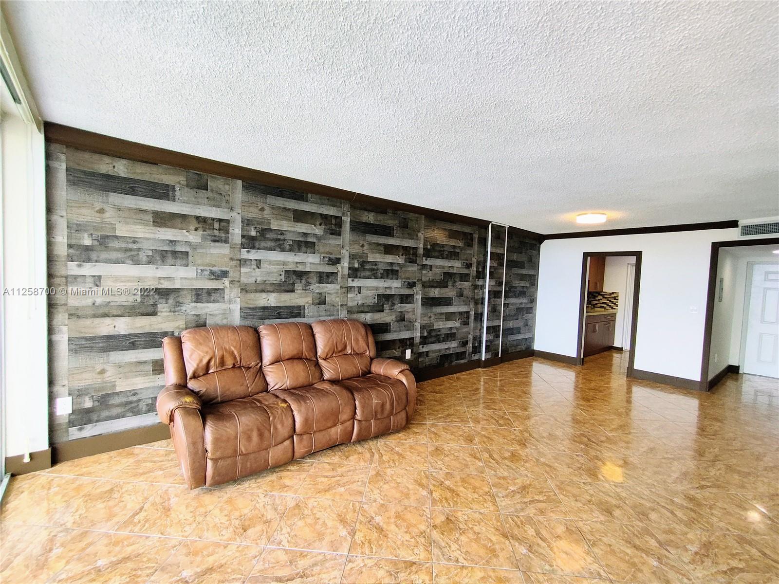 16850 S Glades Dr Unit: 8B