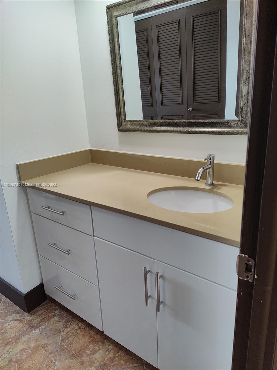 16850 S Glades Dr Unit: 8B
