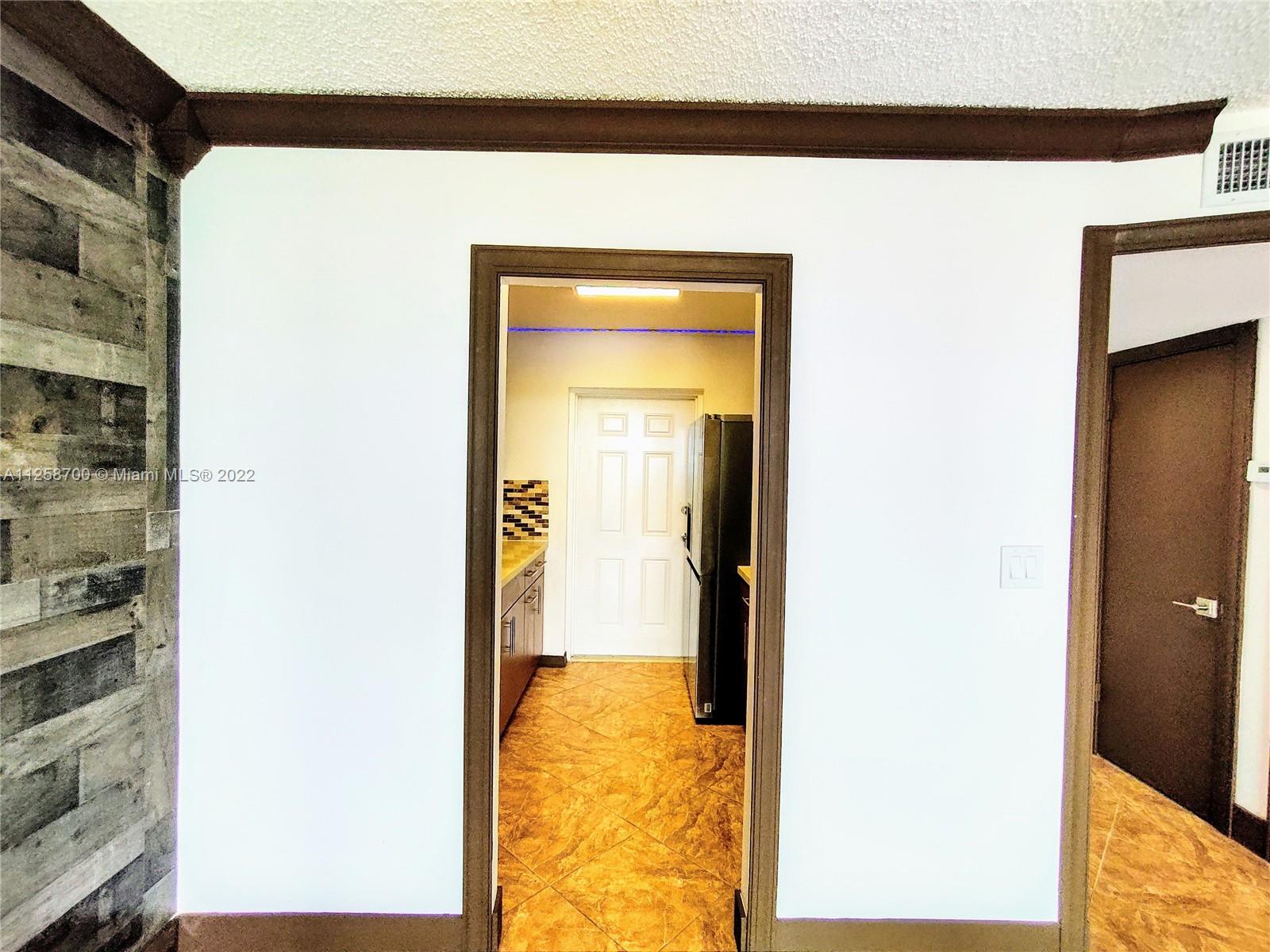 16850 S Glades Dr Unit: 8B