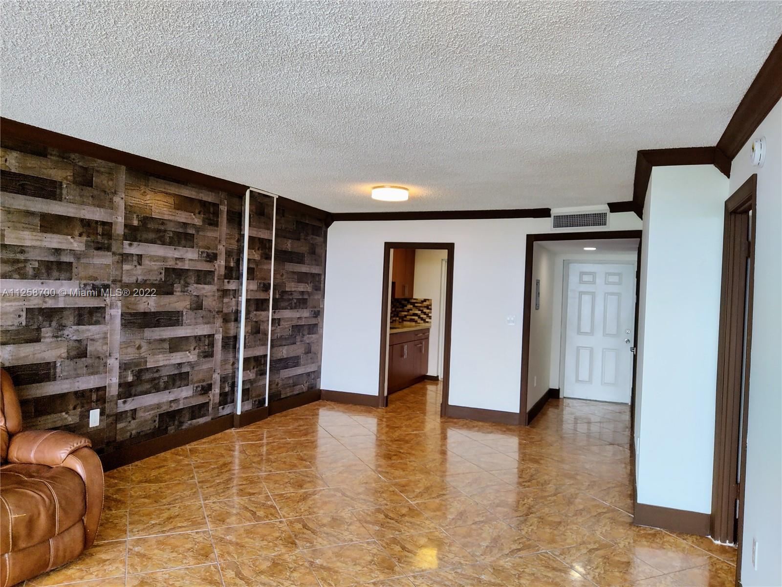 16850 S Glades Dr Unit: 8B