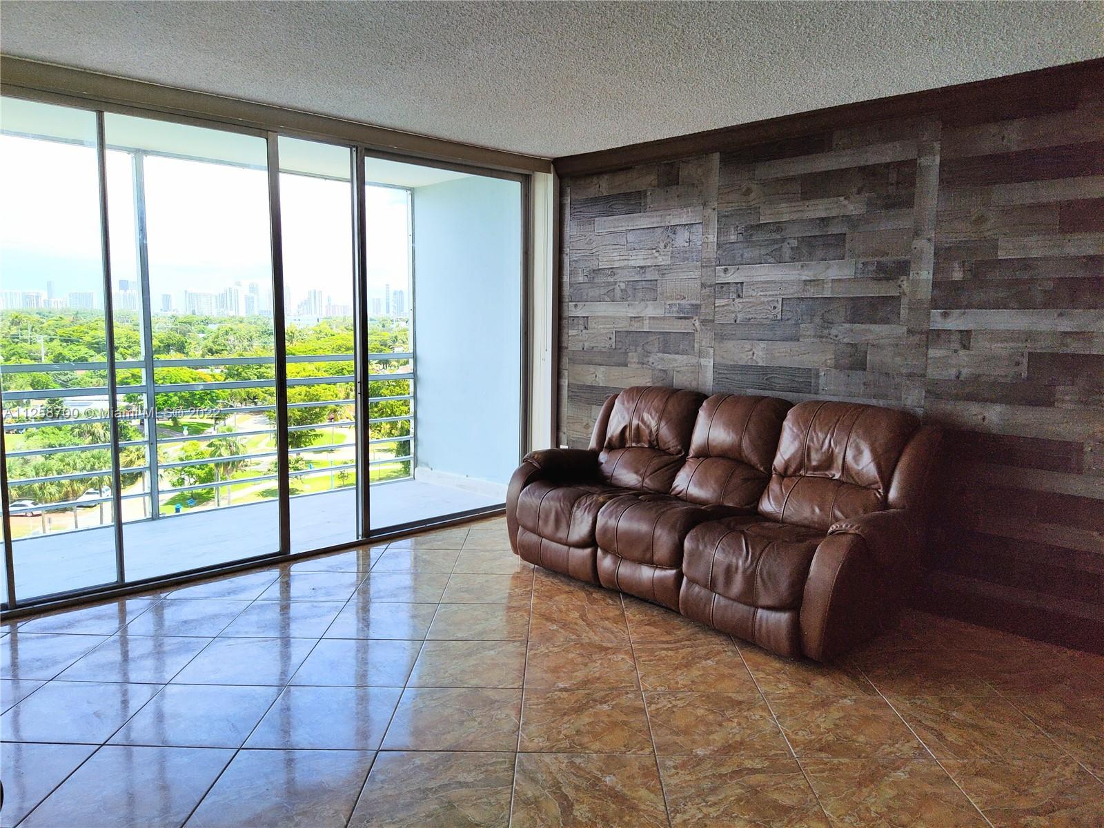 16850 S Glades Dr Unit: 8B