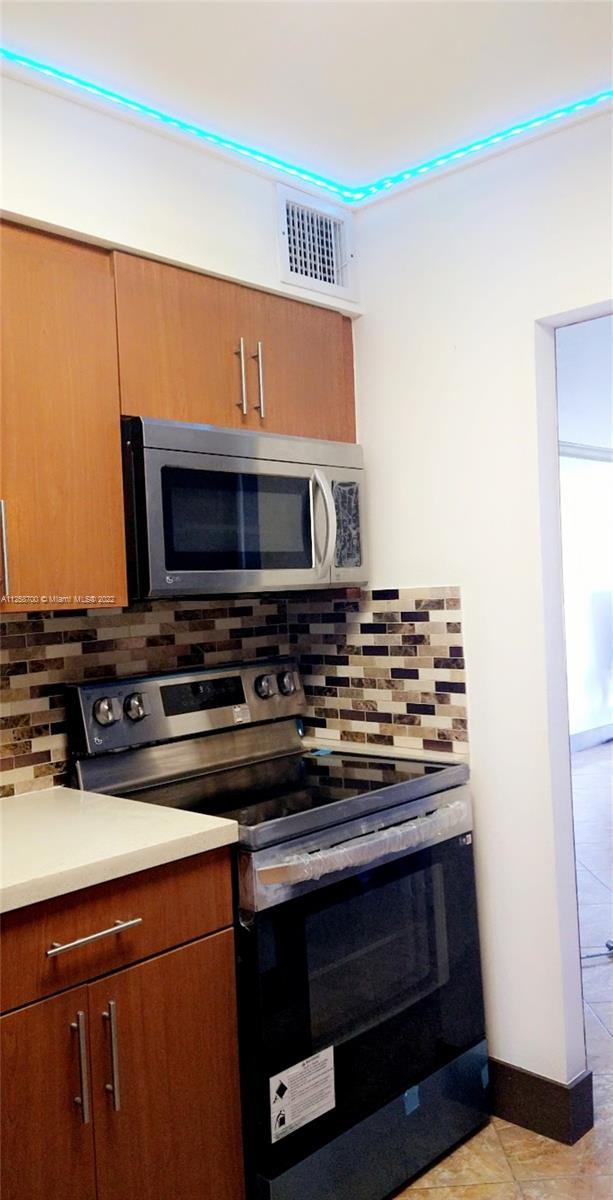 16850 S Glades Dr Unit: 8B