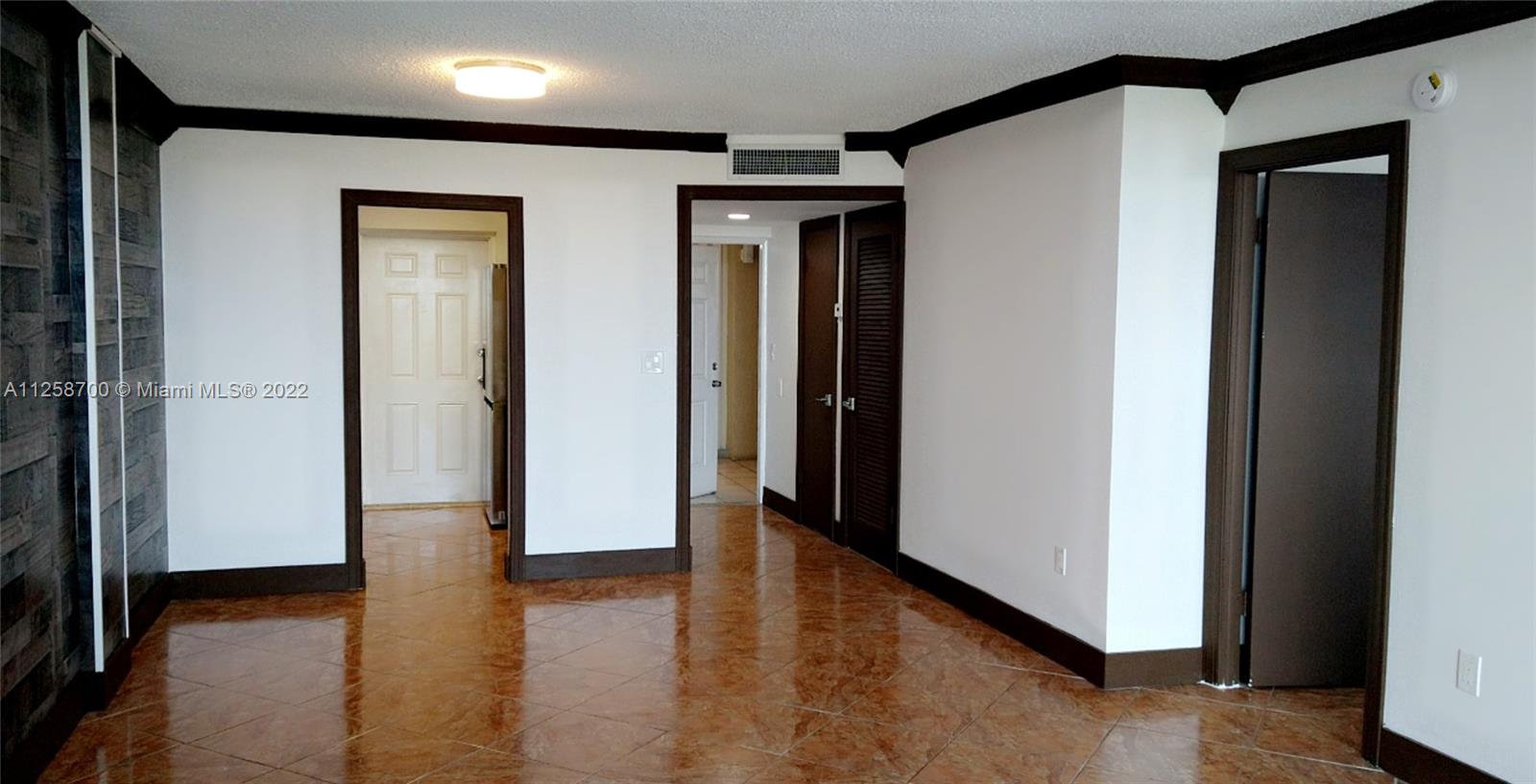 16850 S Glades Dr Unit: 8B