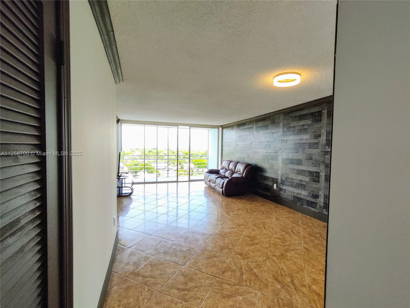 16850 S Glades Dr Unit: 8B